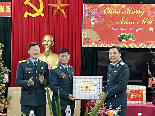 quan-chung-phong-khong-khong-quan-kiem-tra-san-sang-chien-dau-va-chuc-tet-tram-ra-da-35