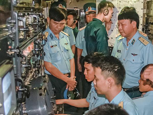 quan-chung-phong-khong-khong-quan-kiem-tra-su-doan-377