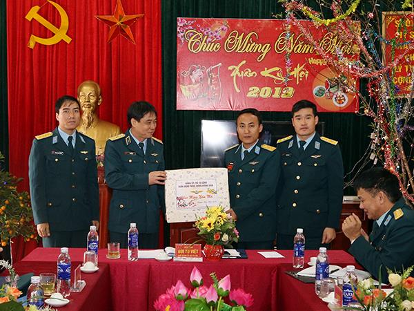 thieu-tuong-bui-to-viet-pho-chinh-uy-quan-chung-pk-kq-kiem-tra-va-chuc-tet-cac-don-vi-thuoc-su-doan-361-va-su-doan-371