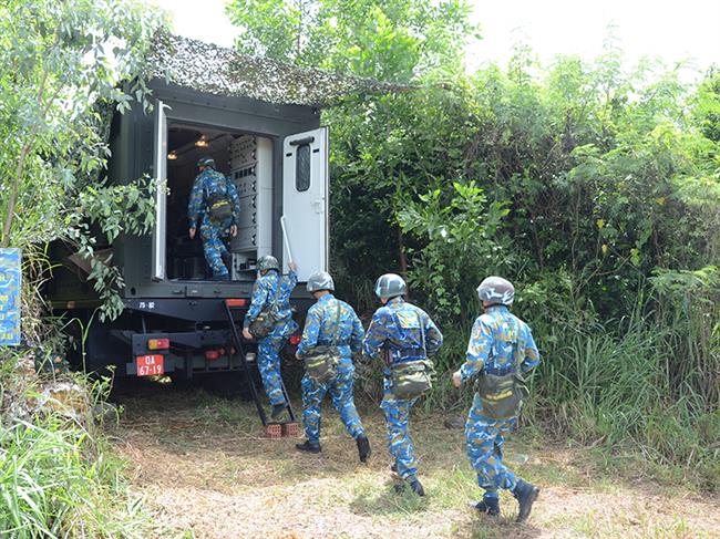quan-chung-phong-khong-khong-quan-rut-kinh-nghiem-dien-tap-chi-huy-tham-muu-1-ben-2-cap-tren-ban-do-co-mot-phan-thuc-binh-cho-cac-don-vi-mien-trung