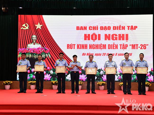 quan-chung-phong-khong-khong-quan-rut-kinh-nghiem-dien-tap-mt-26