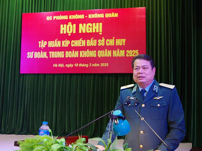 quan-chung-phong-khong-khong-quan-tap-huan-kip-chien-dau-so-chi-huy-su-doan-trung-doan-khong-quan-nam-2025