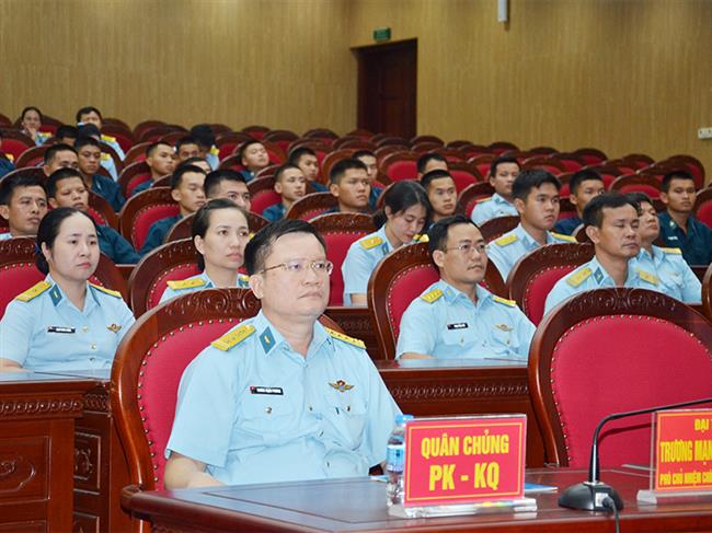 quan-chung-phong-khong-khong-quan-tham-du-khai-mac-hoi-thi-bao-cao-vien-gioi-toan-quan-nam-2026