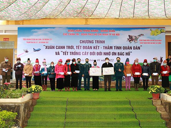 quan-chung-phong-khong-khong-quan-to-chuc-chuong-trinh-“xuan-canh-troi-tet-doan-ket-tham-tinh-quan-dan”
