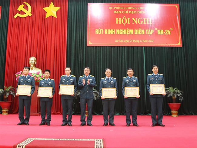 quan-chung-phong-khong-khong-quan-to-chuc-dien-tap-cho-nha-may-z119-va-kho-k312-kho-k332