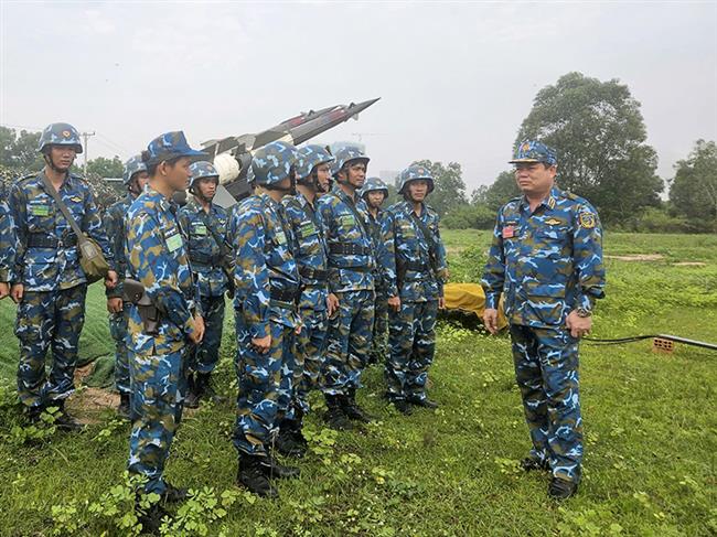 quan-chung-phong-khong-khong-quan-to-chuc-dien-tap-mn-26
