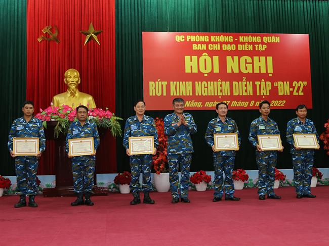 quan-chung-phong-khong-khong-quan-to-chuc-dien-tap-“dn-22”