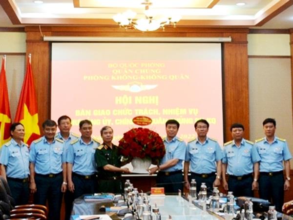 quan-chung-phong-khong-khong-quan-to-chuc-hoi-nghi-ban-giao-chuc-trach-nhiem-vu-bi-thu-dang-uy-chinh-uy-quan-chung