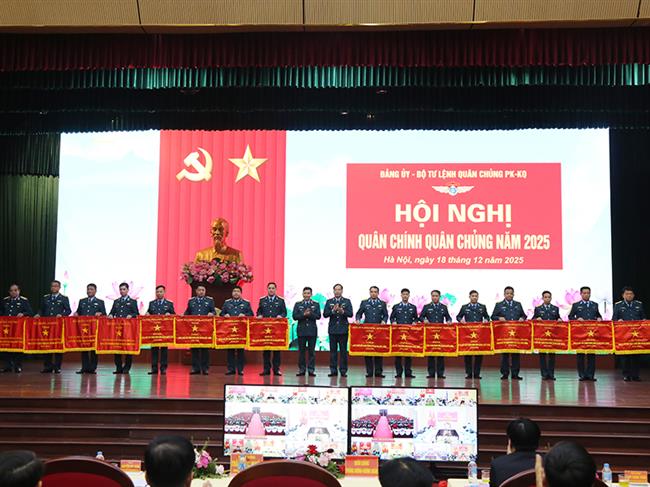 quan-chung-phong-khong-khong-quan-to-chuc-hoi-nghi-quan-chinh-nam-2025