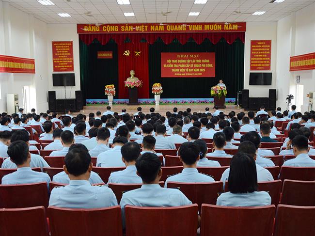 quan-chung-phong-khong-khong-quan-to-chuc-hoi-thao-buong-tap-lai-truc-thang-nam-2025