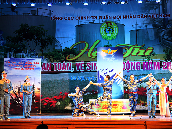 quan-chung-pk-kq-duoc-tang-co-don-vi-dat-xuat-sac-tai-hoi-thi-an-toan-ve-sinh-lao-dong-trong-quan-doi-nam-2016