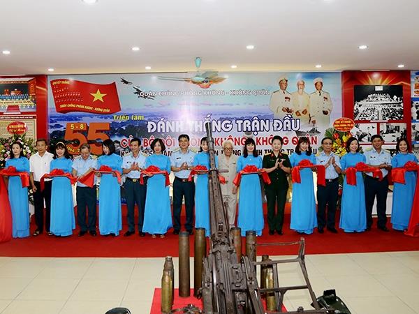 quan-chung-pk-kq-khai-mac-trien-lam-“danh-thang-tran-dau-cua-bo-doi-pk-kq”