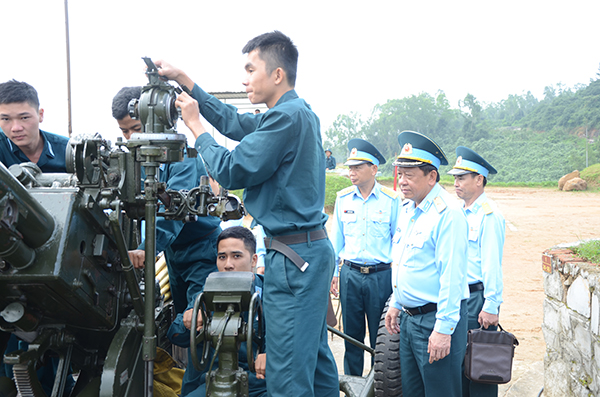 quan-chung-pk-kq-kiem-tra-san-sang-chien-dau-va-chuc-tet-cac-don-vi-o-khu-vuc-mien-trung