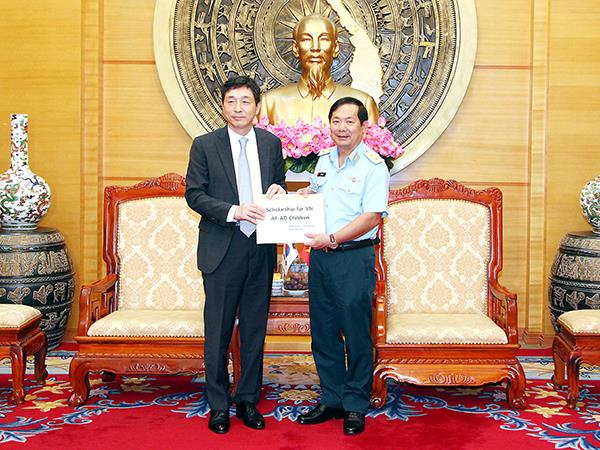 quan-chung-pk-kq-tiep-nhan-hoc-bong-cua-luc-luong-khong-quan-han-quoc