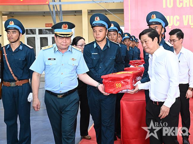 quan-chung-phong-khong-khong-quan-van-chuyen-ban-giao-7-104-mau-sinh-pham-hai-cot-liet-si-phuc-vu-giam-dinh-adn-tu-tp-ho-chi-minh-toi-ha-noi