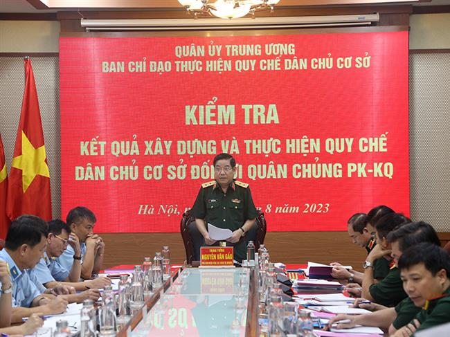 quan-uy-trung-uong-kiem-tra-thuc-hien-quy-che-dan-chu-co-so-tai-quan-chung-phong-khong-khong-quan