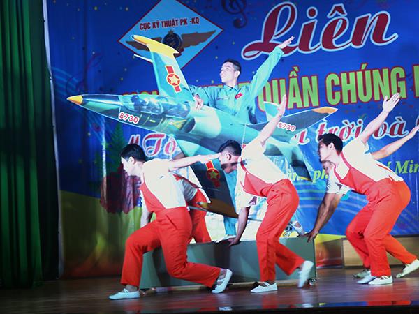 sau-lang-loi-ca-dieu-mua-cua-linh-ky-thuat-phong-khong-khong-quan-phuong-nam