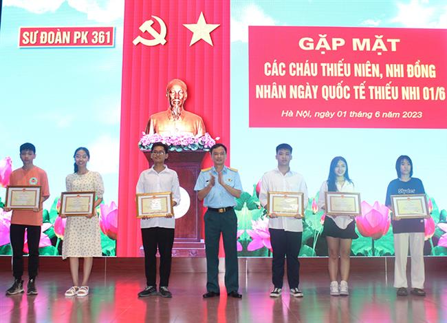su-doan-361-gap-mat-cac-chau-thieu-nien-nhan-ngay-quoc-te-thieu-nhi-1-6