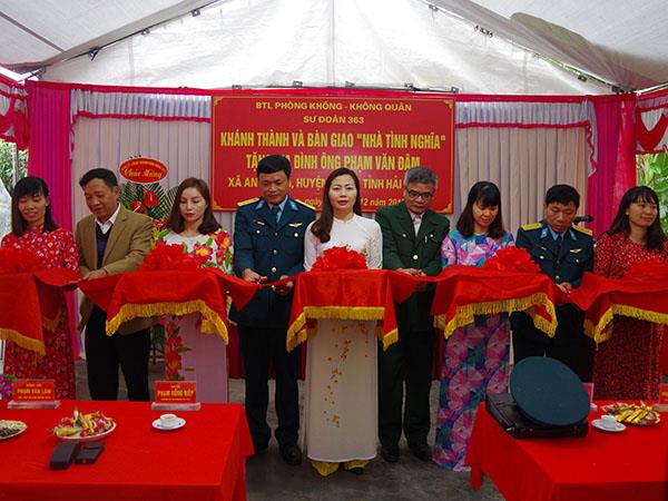 su-doan-363-ban-giao-“nha-tinh-nghia”-cho-gia-dinh-chinh-sach-tai-hai-duong