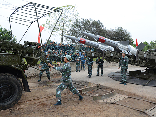 su-doan-365-nua-the-ky-xay-dung-chien-dau-va-truong-thanh