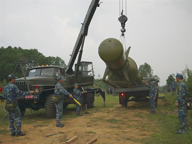 su-doan-365-to-chuc-dien-tap-chi-huy-tham-muu-1-ben-2-cap-tren-ban-do-co-mot-phan-thuc-binh