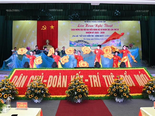 su-doan-365-to-chuc-lien-hoan-nghe-thuat-chao-mung-dai-hoi-dai-bieu-dang-bo-su-doan-lan-thu-xv