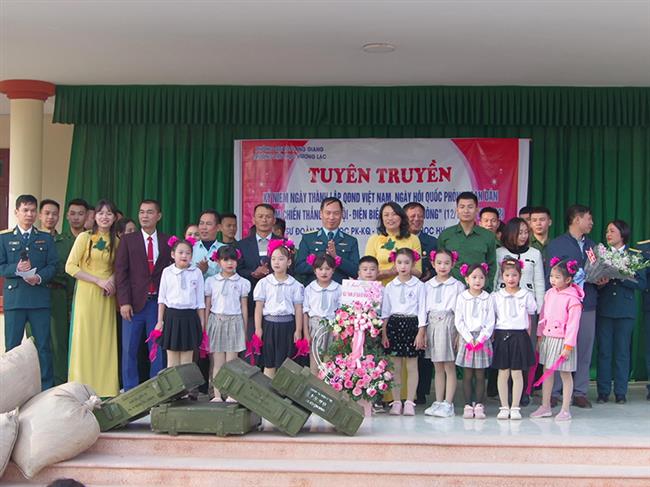 su-doan-365-to-chuc-tuyen-truyen-50-nam-chien-thang-“ha-noi-dien-bien-phu-tren-khong”-tai-cac-truong-hoc-tren-dia-ban-dong-quan