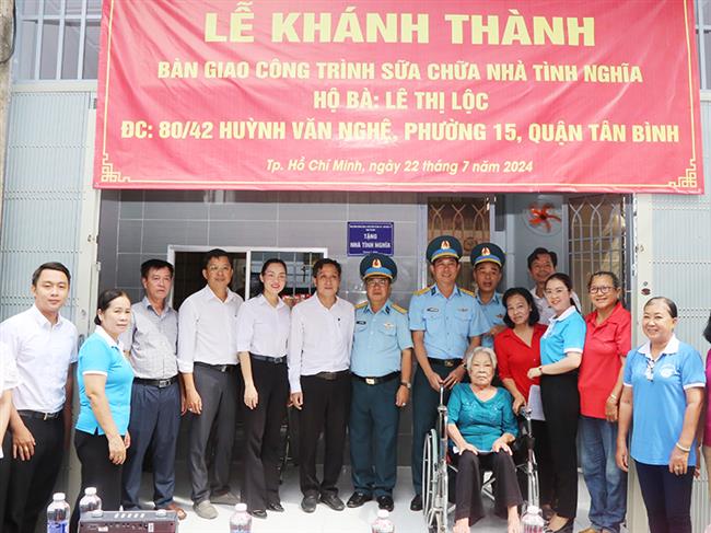 su-doan-367-khanh-thanh-va-ban-giao-cong-trinh-sua-chua-“nha-tinh-nghia”-tang-gia-dinh-ba-le-thi-loc
