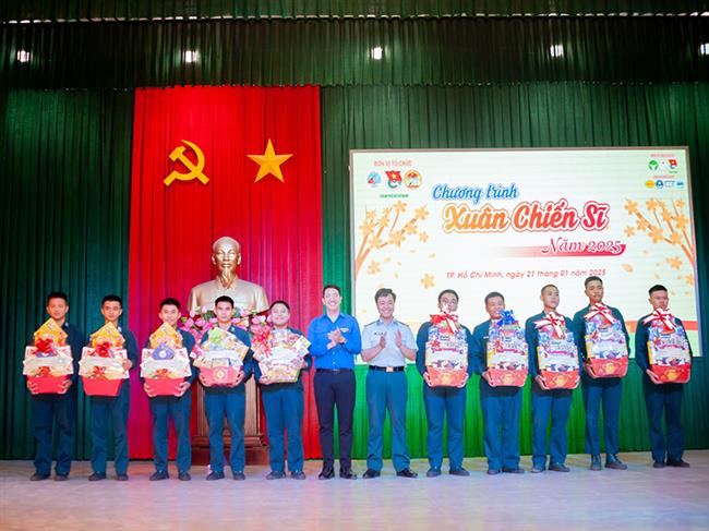 su-doan-367-va-su-doan-370-to-chuc-chuong-trinh-“xuan-chien-si-nam-2025