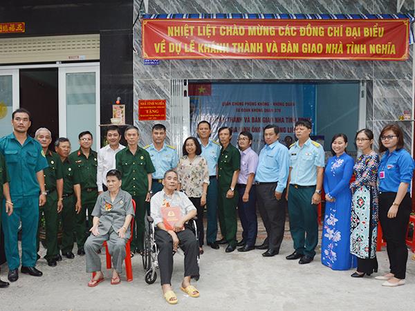 su-doan-370-ban-giao-nha-tinh-nghia-cho-gia-dinh-ong-van-cong-lien