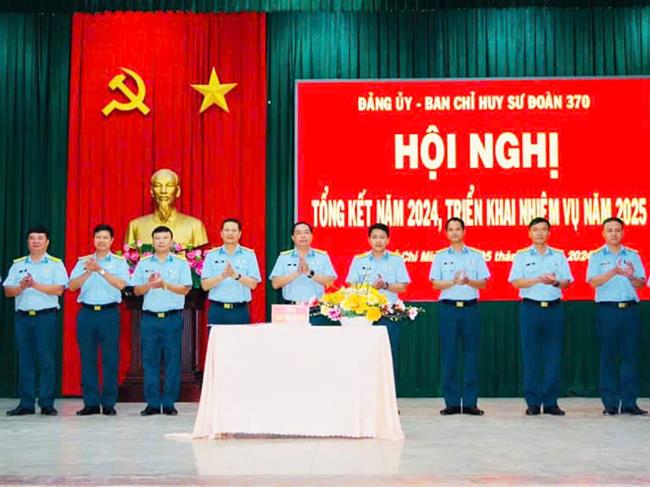 su-doan-370-tap-trung-nang-cao-suc-manh-tong-hop-de-hoan-thanh-tot-nhiem-vu