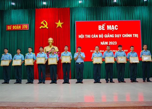 su-doan-370-to-chuc-hoi-thi-can-bo-giang-day-chinh-tri-nam-2023