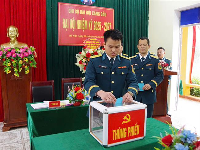 chi-bo-dai-doi-xang-dau-tieu-doan-ky-thuat-hau-can-san-bay-trung-doan-916-to-chuc-dai-hoi-chi-bo-nhiem-ky-2025-2027