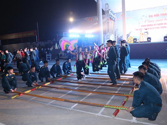 su-doan-371-to-chuc-cac-hoat-dong-ky-niem-50-nam-chien-thang-“ha-noi-dien-bien-phu-tren-khong”