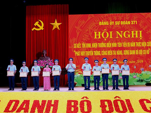 su-doan-371-to-chuc-hoi-nghi-so-ket-ton-vinh-khen-thuong-dien-hinh-tien-tien-5-nam-thuc-hien-cuoc-van-dong-“phat-huy-truyen-thong-cong-hien-tai-nang-xung-danh-bo-doi-cu-ho”-2014-2019