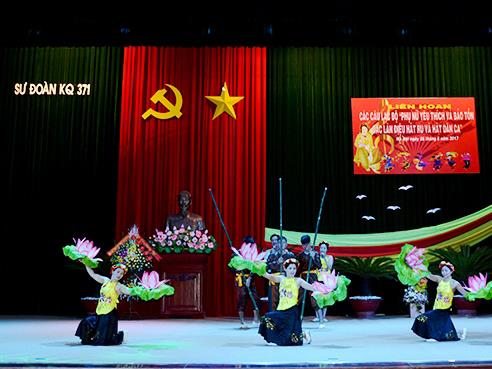 su-doan-371-to-chuc-lien-hoan-cac-cau-lac-bo-“phu-nu-yeu-thich-va-bao-ton-cac-lan-dieu-hat-ru-va-hat-dan-ca”