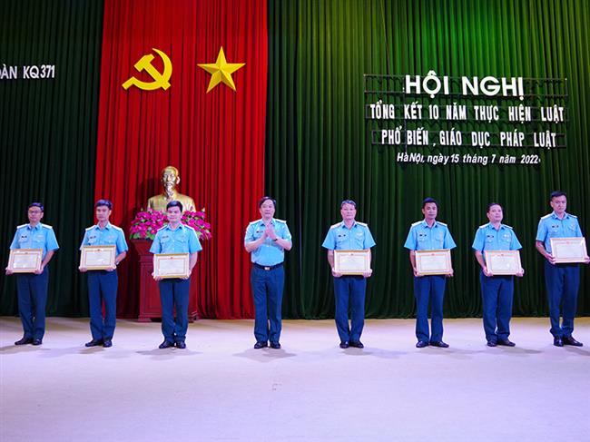 su-doan-371-tong-ket-10-nam-thuc-hien-luat-pho-bien-giao-duc-phap-luat