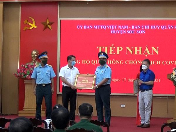 su-doan-371-trao-qua-ho-tro-nhan-dan-huyen-soc-son-tp-ha-noi-gap-kho-khan-do-anh-huong-dich-covid-19