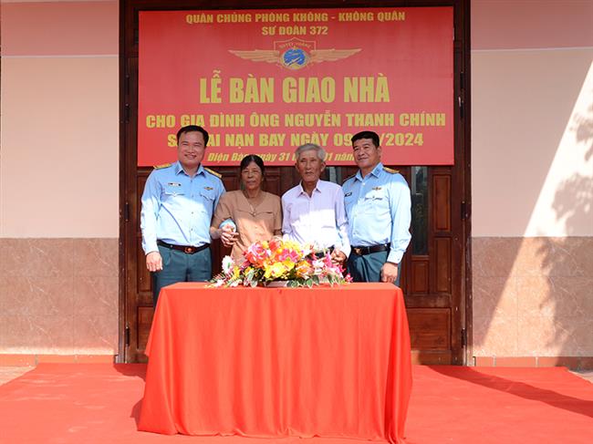 su-doan-372-ban-giao-nha-cho-gia-dinh-ong-nguyen-thanh-chinh