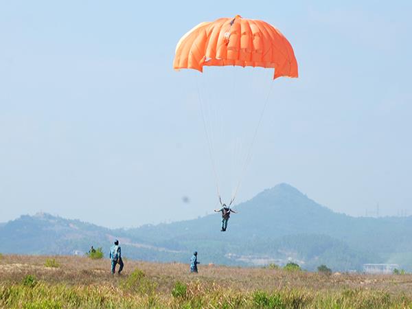 su-doan-372-hoan-thanh-tot-dot-bay-huan-luyen-nhay-du