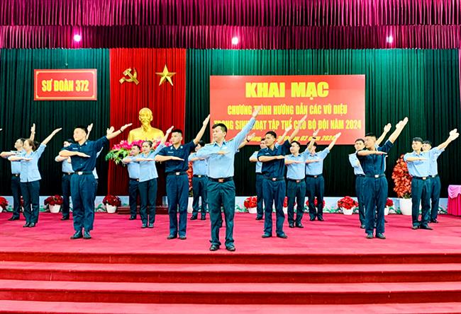 su-doan-372-huong-dan-cac-vu-dieu-trong-sinh-hoat-tap-the-cho-bo-doi