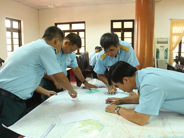 su-doan-372-to-chuc-hoi-thao-ly-thuyet-dan-duong-danh-chan-bang-mat-cho-chi-huy-bay-va-phi-cong