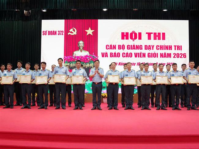 su-doan-372-to-chuc-hoi-thi-can-bo-giang-day-chinh-tri-va-bao-cao-vien-gioi-nam-2026
