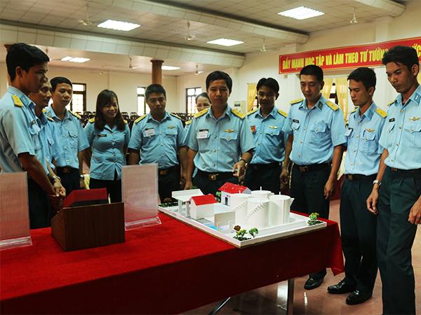 su-doan-372-to-chuc-hoi-thi-sang-kien-cai-tien-mo-hinh-trang-thiet-bi-huan-luyen-hau-can-nam-2018