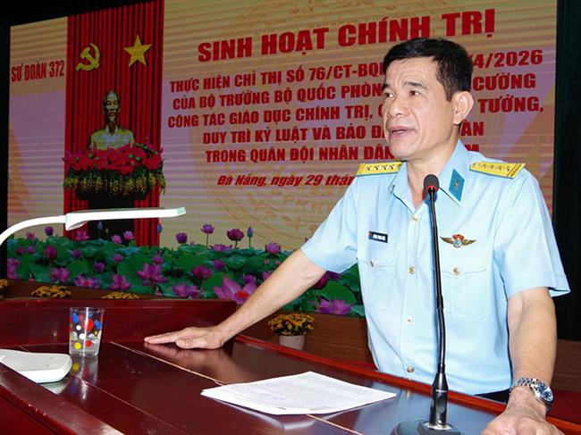 su-doan-372-to-chuc-sinh-hoat-chinh-tri-thuc-hien-chi-thi-so-76-ct-bqp-cua-bo-truong-bo-quoc-phong