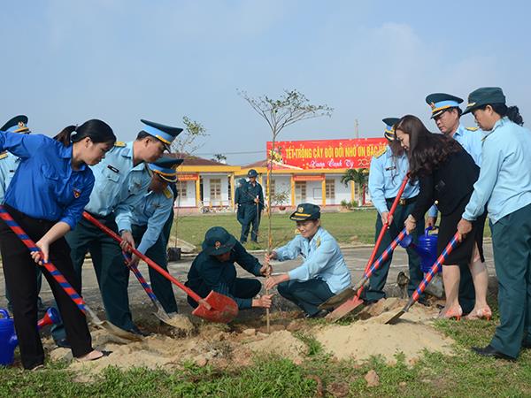su-doan-375-tich-cuc-huong-ung-“tet-trong-cay-doi-doi-nho-on-bac-ho”