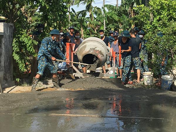 su-doan-375-to-chuc-hanh-quan-da-ngoai-ket-hop-lam-cong-tac-dan-van-tren-dia-ban-thanh-pho-da-nang