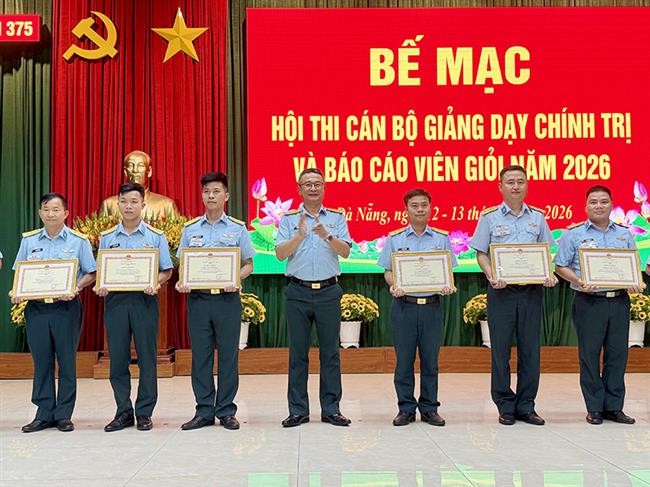 su-doan-375-to-chuc-hoi-thi-can-bo-giang-day-chinh-tri-va-bao-cao-vien-gioi-nam-2026