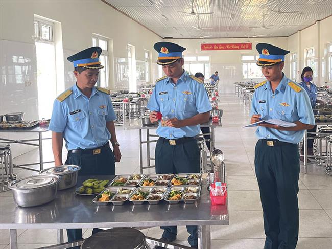 su-doan-377-bao-dam-tot-cong-tac-hau-can-cho-mua-huan-luyen-chien-si-moi