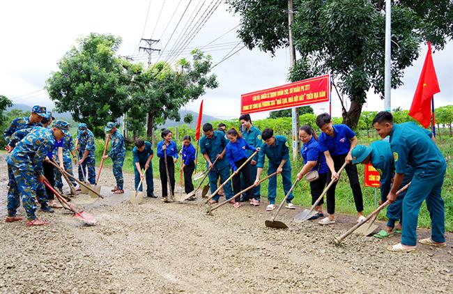 su-doan-377-thuc-hien-hoat-dong-dan-van-tren-dia-ban-huyen-cam-lam-tinh-khanh-hoa